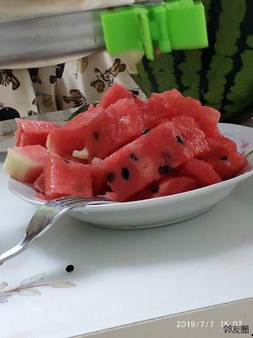 茂名网红黑妹吃瓜