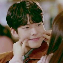 情侣网红博主吃瓜是谁,揭秘情侣网红博主吃瓜背后的故事