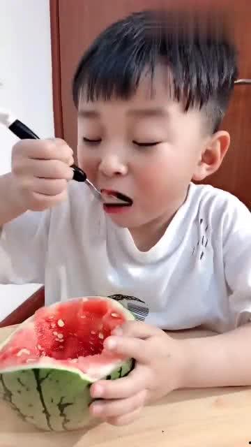 吃瓜的网红名单,盘点那些热衷吃瓜的明星达人